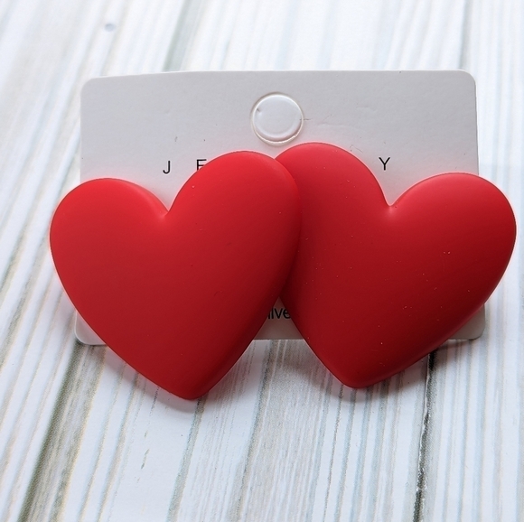 Oversized Plastic Heart Shaped Stud Charm Earrings in Red NWT - Picture 3 of 3